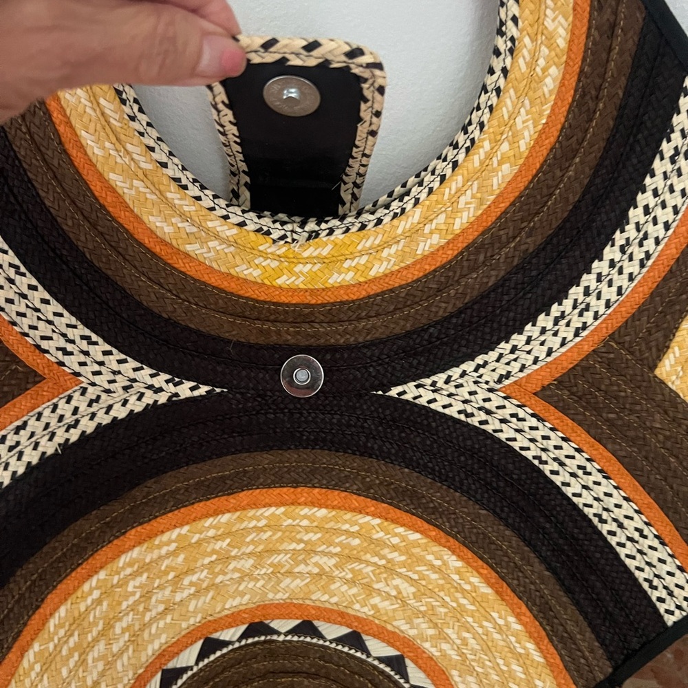 Artistic Circular Handle Tote - Picture 8 of 11